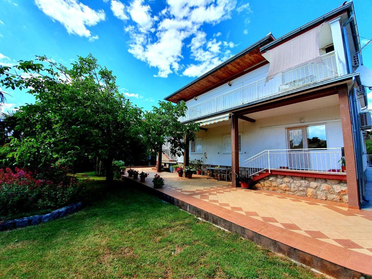 Apartament Apartamani Katarina Vl.Ilija Jusup Starigrad Paklenica Zewnętrze zdjęcie