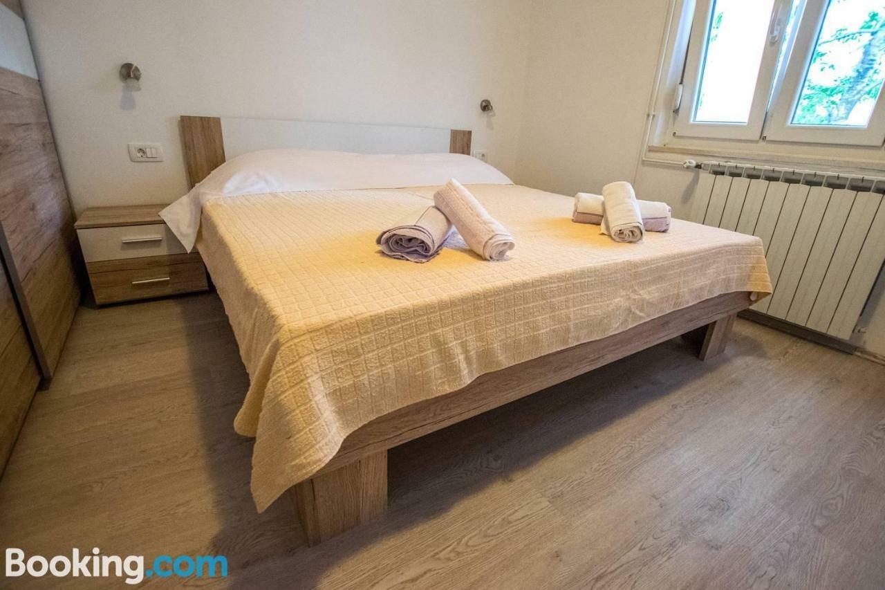 Apartament Apartamani Katarina Vl.Ilija Jusup Starigrad Paklenica Zewnętrze zdjęcie