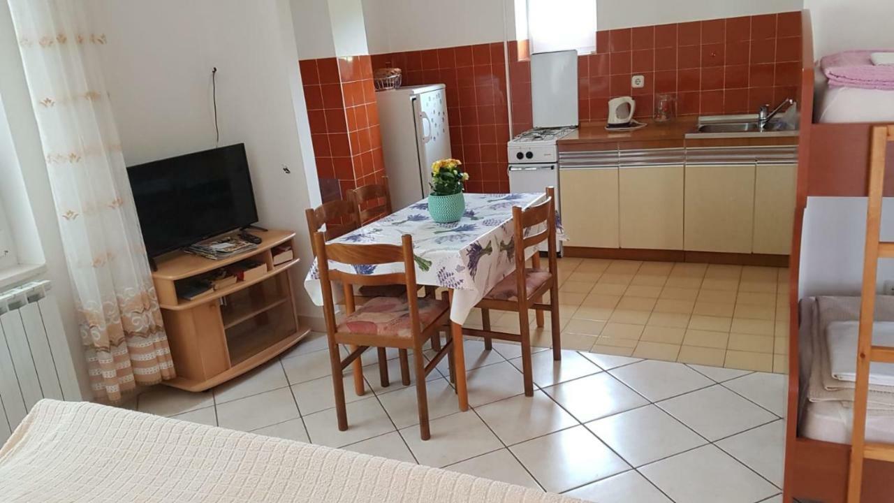 Apartament Apartamani Katarina Vl.Ilija Jusup Starigrad Paklenica Zewnętrze zdjęcie